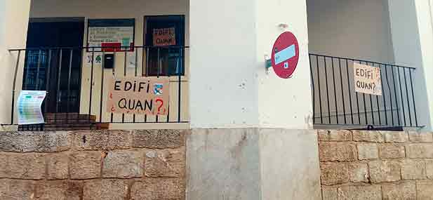 La infraestructura sigue en tr&aacute;mite administrativo sin que el PSOE haya fijado una fecha para su inicio. &ldquo;Todo el pueblo espera que tras media d&eacute;cada este proyecto arranque de una vez por todas&rdquo;