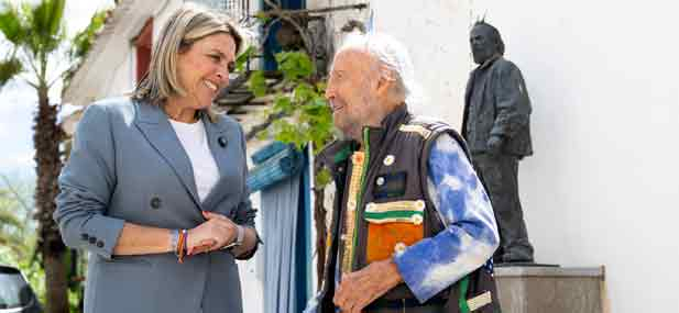 La presidenta de la Diputaci&oacute;n de Castell&oacute;n, Marta Barrachina, ensalza a un vecino "global". "Juan Ripoll&eacute;s es mucho m&aacute;s que su prol&iacute;fica producci&oacute;n, es sabidur&iacute;a, sentimiento y emoci&oacute;n. Es emblema de una provincia que nos apasiona"