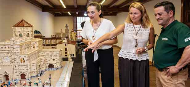 La Alcaldesa de Castell&oacute;n, Bego&ntilde;a Carrasco, destaca que "esta es una manera diferente de acercarse a contemplar algunos de los edificios y espacios urbanos m&aacute;s queridos por los castellonenses desde una perspectiva original como es el mundo de los LEGO"