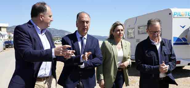 Junto al presidente local del PP en el municipio, Carlos Punter, pone en valor el compromiso con una poblaci&oacute;n que &ldquo;es un ejemplo de todo lo bueno que tiene nuestro interior y un destino para disfrutar los 365 d&iacute;as del a&ntilde;o&rdquo;