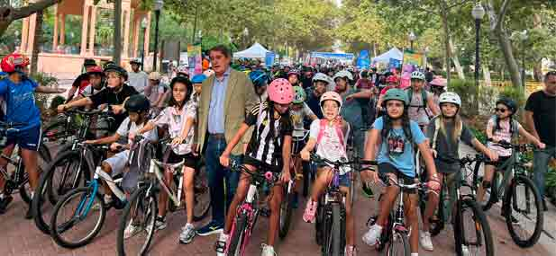 Romero resalta que "ver hoy a cerca de 300 ni&ntilde;os y ni&ntilde;as llegando en bicicleta al Ribalta nos permite visualizar la ciudad que queremos construir."