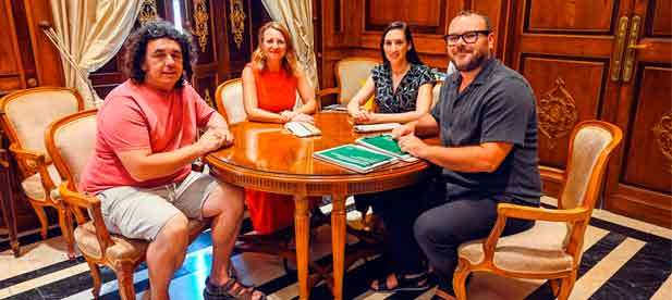 La primera edila insiste en que "queremos contar con todo el talento que nace de esta escuela para construir el Castell&oacute;n que queremos todos. Una ciudad cada vez m&aacute;s viva, de la cu&aacute;l sentirnos cada vez m&aacute;s orgullosos"
