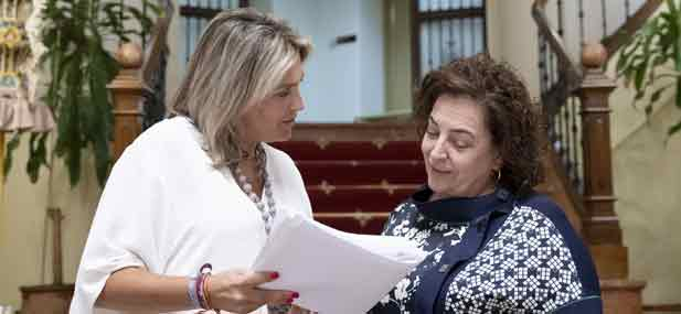 Torl&agrave;: "Desde la Diputaci&oacute;n seguimos invirtiendo en acciones de promoci&oacute;n del envejecimiento activo y, con estas becas, facilitamos el acceso a los sistemas de educaci&oacute;n de las personas mayores de la provincia"