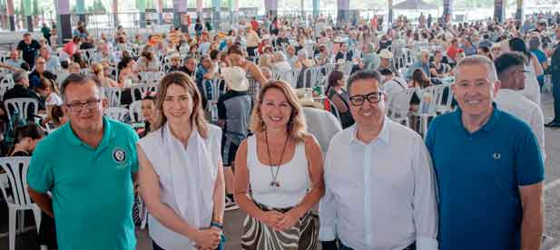 La alcaldesa de Castell&oacute;n, Bego&ntilde;a Carrasco, resalta que "las asociaciones vecinales son una pieza clave para escuchar mejor a los barrios y construir una ciudad m&aacute;s cercana, participativa y cohesionada"