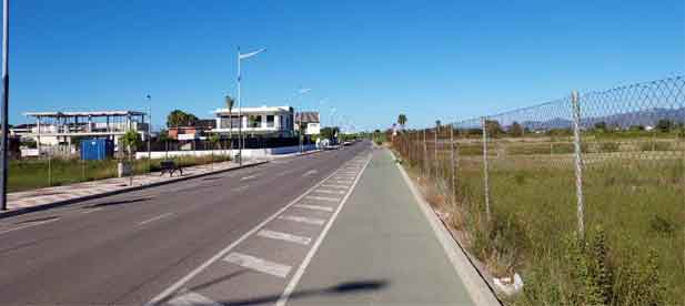 La actuaci&oacute;n, con un plazo de ejecuci&oacute;n de ocho meses, incluye la urbanizaci&oacute;n completa del trazado y la creaci&oacute;n de un itinerario ciclista bidireccional