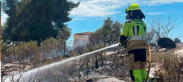 Tres pequeños incendios en Castellón fueron sofocados rápidamente gracias a la actuación de Bomberos Municipales y Policía Local, evitando daños mayores.