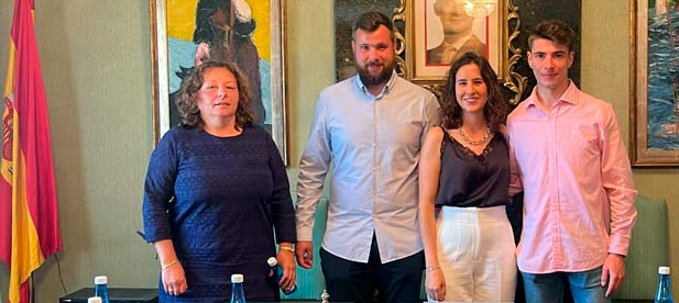 "Es injustificable que en pleno verano un recurso tan básico como un aseo no esté disponible en una piscina pública", explica Marta Pitarch, portavoz del PP en Benassal