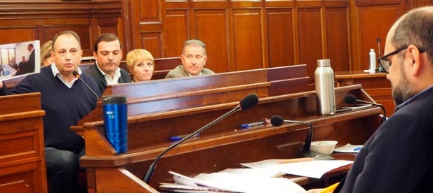 Los cursos de formación a la carta que el PP implantó con un éxito de inserción del 80% "desaparecen porque el PSPV está en el Palacio esperando la llamada de las empresas"
