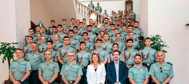 Carrasco comparte con los cadetes que "sois el futuro de nuestra benem&eacute;rita Guardia Civil; sois el relevo de una labor que abarca tierra, mar y aire en favor de la ciudadan&iacute;a".