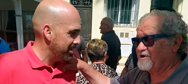 Guillamón: "Mientras los hoteles y otros establecimientos turísticos cumplen con la ley, el descontrol que existe con las autocaravanas en el Grao genera competencia desleal, lo que perjudica al sector."
