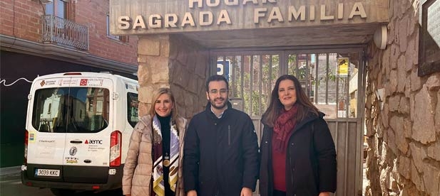 La portavoz provincial del PPCS, Salomé Pradas, y la diputada autonómica del PPCV, Marisa Mezquita, visitan el centro de mayores y atienden las demandas del alcaldable.
