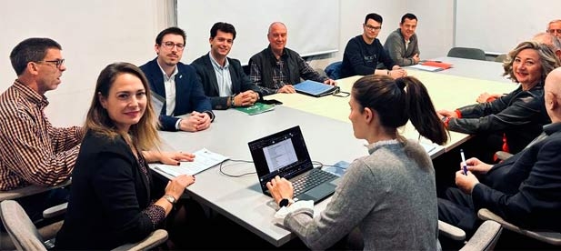 "Ya estamos cambiando a led la iluminación de cinco infraestructuras y, a través de contratos menores, realizamos las actuaciones más urgentes”, señala la concejal de Deportes