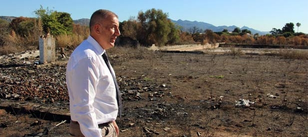 El Teniente Alcalde del distrito Oeste mantiene contacto permanente con los vecinos del grupo San Enrique para mantenerles informados en todo momento