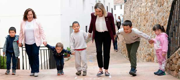 Marta Barrachina: "El servicio de Unidad de Conciliación Familiar es un recurso clave para facilitar la conciliación laboral y familiar, y por eso este año hemos vuelto a aumentar las poblaciones beneficiarias de este servicio"