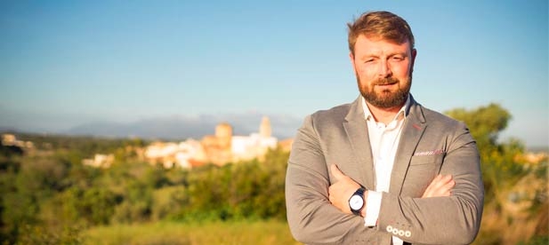 Iván Sánchez Cifre, alcalde de Sant Jordi, ha explicado que "ya lo tenemos todo preparado para que los niños del pueblo puedan aprender y disfrutar a la vez en una Escoleta de Pascua muy divertida.