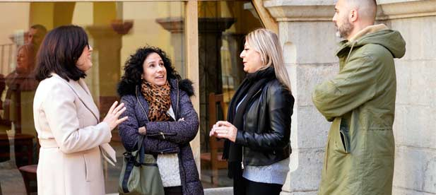 La secretaria autonómica del Sistema Sociosanitario, Elena Albalat, visita las instalaciones junto a la concejala del ramo para conocer el espacio en el que se desarrollarán las mejoras durante dos anualidades