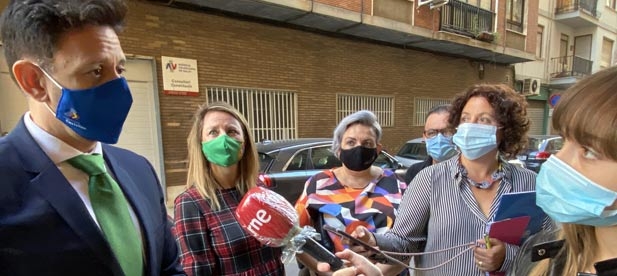 Carrasco: "La recogida de 1.300 firmas contra el cierre del consultorio de Constitución es el clamor de impotencia de los vecinos de Castellón contra el colapso sanitario"