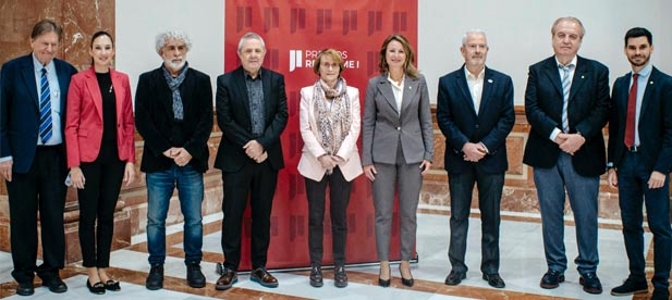 Carrasco asiste también a las actividades que se han organizado en la plaza de Huerto Sogueros con motivo de la celebración del 'Día de la Tierra'