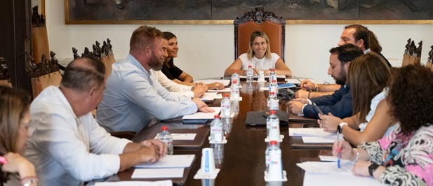 "Trabajar codo a codo con los ayuntamientos, nuestra razón de ser, y las ayudas en materia de política social son dos ejes en los que se sustenta la labor de esta Diputación", ha subrayado la presidenta Marta Barrachina