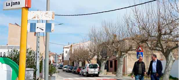 La N-340, la AP-7 o la CS-22 son arterias cruciales para la provincia cuyo estado del firme es "en muchos tramos, precario". El abandono en la v&iacute;a no solo genera riesgos para los conductores, tambi&eacute;n mayores consumos