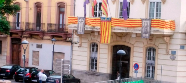El nuevo equipo de gobierno utiliza el 9 d’Octubre para generar tensión.
