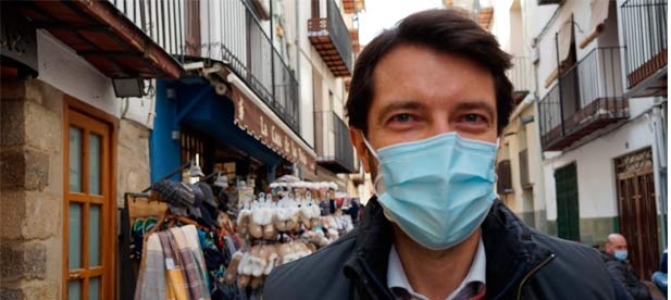 Para Jesús Lecha, portavoz del PP, "el PSOE demuestra que hay dinero para pagar sus nóminas y para propaganda en la empresa del hermano de Puig, pero no para los vecinos"