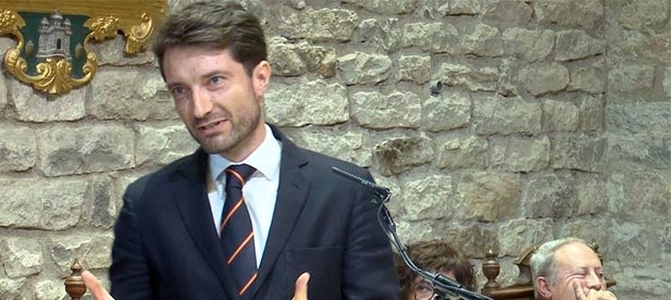 Para Jesús Lecha, portavoz del PP, "en Morella el PSOE se cree que está por encima de la ley". "Quien se niega a dar información es porque algo tiene que ocultar", declara el edil