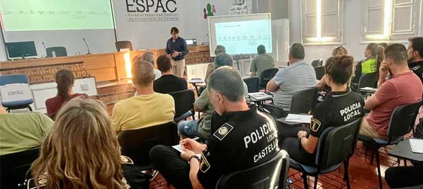La formación recibida por nuestra Policía Local es fundamental para que los agentes puedan actuar con eficacia en caso de accidentes en los que se vean implicados estos vehículos