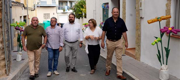Reivindica el empeño e implicación de los vecinos con el engalanado de calles y plazas. “Estas fiestas serán un éxito no por la implicación del ayuntamiento sino por el trabajo denodado de los ciudadanos”