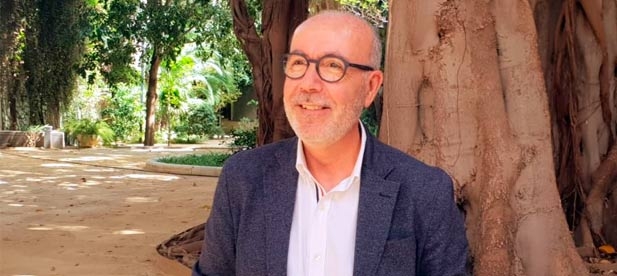 El diputado autonómico, Luis Martínez, exige al PSPV la destitución inmediata del alto cargo "cabecilla de una trama de contratos a dedo que supera los 500.000 euros"