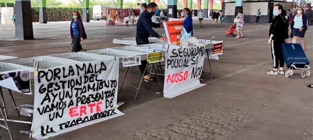 Los vendedores piden al equipo de gobierno que se les permita instalarse al 100 % en el recinto ante la dejadez de un Ayuntamiento que no escucha, no ve y no atiende.