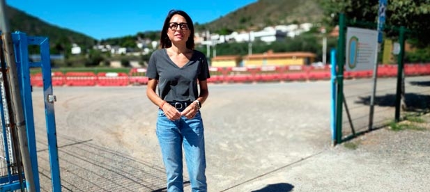 Marco señala que el área recreativa creada como alternativa no es útil para los profesionales. Ubicada en un polígono industrial, dificulta el acceso de los menores y carece de valla perimetral.