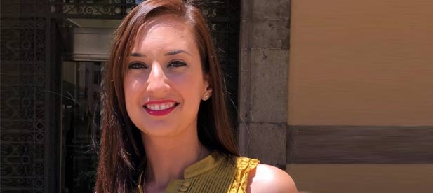España: "Ahora, vemos cómo el concejal del área, Omar Braina, informa de su contenido a la prensa, teniendo que enterarse todos los colectivos implicados en las fiestas por fuentes externas al Ayuntamiento."
