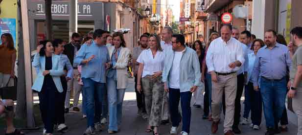 &ldquo;Esta gran ciudad merece la responsabilidad de la gesti&oacute;n y las soluciones a todos los problemas creados por el PSOE, que ha abandonado a los vecinos&rdquo;. &ldquo;La improvisaci&oacute;n y el caos que ha sembrado el PSOE tiene en el PP su soluci&oacute;n&rdquo;, ha se&ntilde;alado