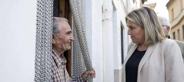 Menjar a Casa y Major a Casa ofrecen apoyo en alimentación e higiene a mayores que no pueden valerse por sí mismos.