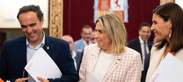 &ldquo;Con esta modificaci&oacute;n permitimos que m&aacute;s municipios ahorren un 30% en su factura el&eacute;ctrica y destinen ese dinero a otras inversiones&rdquo;, ha subrayado la presidenta Marta Barrachina