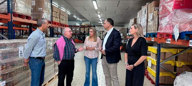 Marta Barrachina: “La labor que realiza el Banco de Alimentos es encomiable. La emergencia social por el aumento de los precios está provocando que cada vez más familias de la provincia necesiten ayuda. La Diputación no puede quedarse de brazos cruzados”