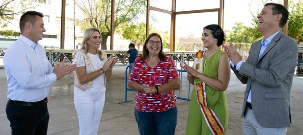 La presidenta de la Diputación Provincial de Castellón se ha desplazado a les Alqueries con motivo del disparo de una de las cuatro 'mascletaes' con las que la institución provincial celebra el Día de la Comunitat Valenciana