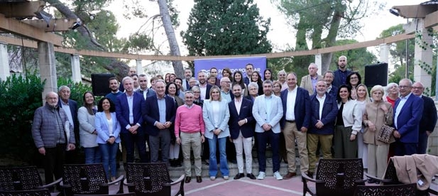 Navarro asegura “una gestión de servicio a la población para liderar un cambio tras cerca de 12 años de abandono”. “Este gran pueblo que tanto queremos va a cambiar a mejor de la mano de los vecinos que creen en este gran proyecto que el PP defiende”