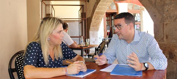 Marta Barrachina se ha trasladado hasta Vila-real para reunirse con el próximo presidente del Partido Popular de Vila-real, que este sábado celebra su Congreso Local