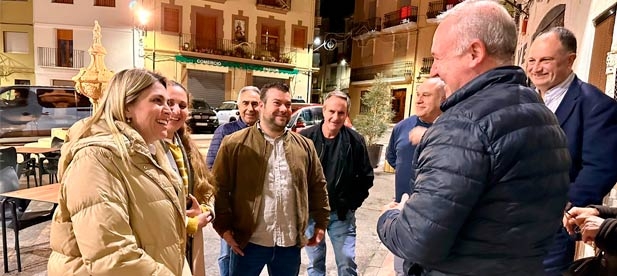 alvador afirma que “en Viver tenemos todos los comercios y la mejor calidad con el trato más cercano”. “Adquirir productos en nuestra localidad es invertir en el pueblo, puesto que cada euro que se consume en Viver es riqueza para las familias”