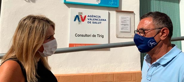 La presidenta del PPCS, Marta Barrachina, se entrevista con el alcalde de Tírig, Juanjo Carreres, para reivindicar la cobertura “que merecen quienes viven en el interior”