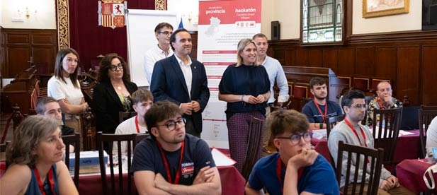 La presidenta de la institución provincial inaugura la primera edición del Hackathon donde se ha destacado el modelo Castellón SmartVillages