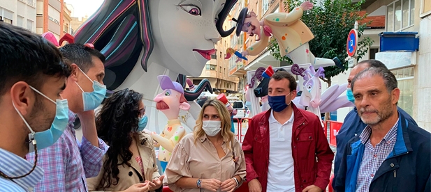 La líder provincial del PPCS disfruta en Almassora del encierro taurino “como una seña que nos identifica y que defendemos con la pasión de amar esta provincia”