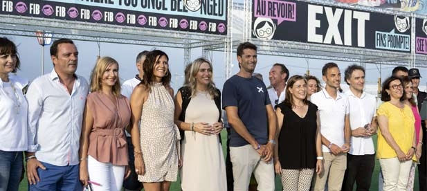 La presidenta de la Diputación, Marta Barrachina; el vicepresidente y diputado de Turismo, Andrés Martínez, y la vicepresidenta, María Ángeles Pallarés, junto a otros cargos provinciales y locales, participan en la visita institucional al FIB