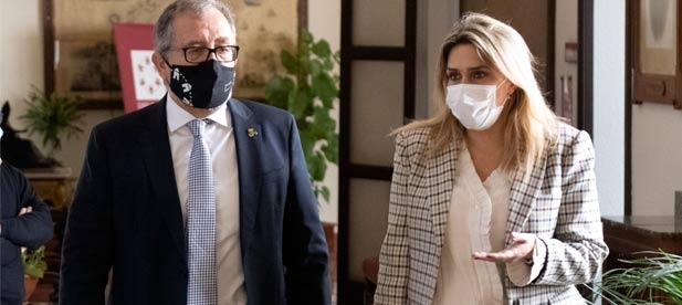 Marta: Estamos viendo en la Diputación un fiel reflejo de lo que el PSOE permite en educación, que los estudiantes se puedan ir de vacaciones y pasar de curso aunque hayan suspendido varias asignaturas”