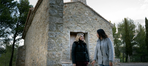La presidenta de la Diputación visita el edificio objeto de la restauración que se va a llevar a cabo a través de un convenio singular de 25.000 euros entre la institución provincial y la pequeña localidad del Alto Palancia