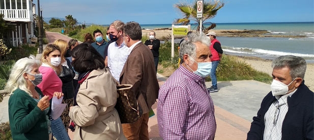 Óscar Clavell, diputado del PP, exige "la defensa del patrimonio histórico de un poblado de pescadores y la inversión para proteger la costa frente a la destrucción socialista"