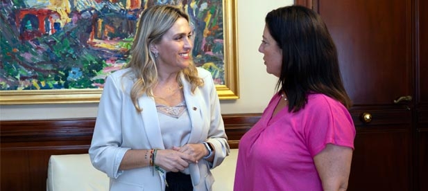 La presidenta de la Diputación se reúne con la directora general de Vivienda para abordar los planes previstos por la Generalitat para la construcción y rehabilitación de viviendas sociales en la provincia