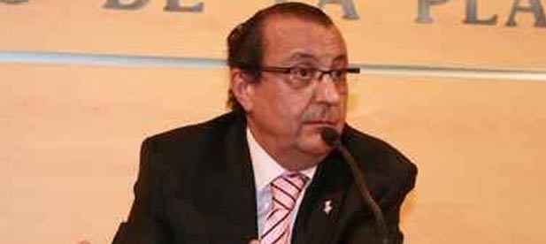 El concejal de Hacienda, Jos&eacute; Masip ha afirmado hoy que el consistorio prosigue con su compromiso de austeridad y ahorrar&aacute; m&aacute;s de 183.000 euros en el servicio de Correo durante este mandato.